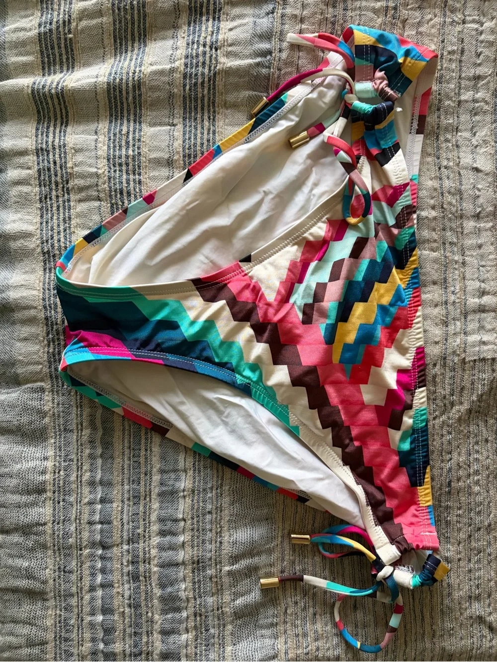 La Blanca bright chevron